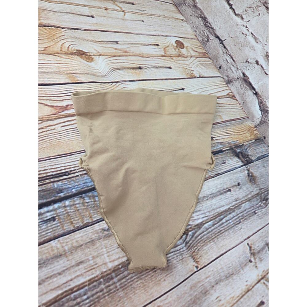 Skims thong shape wear seamless tan size small NEW - Picture 3 of 3